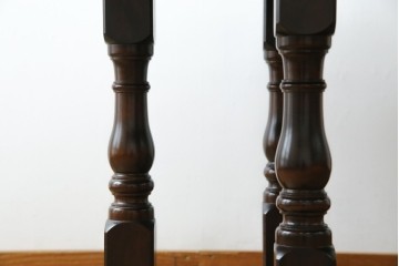 中古　松本民芸家具　挽物脚が生む安定感のあるデザインのF型ラウンドテーブル　(R-085446)