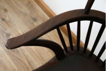 中古　美品　松本民芸家具　509C型　背もたれからアームへと連なる曲線が美しいウィンザーチェア　定価約17万円　(R-085447)