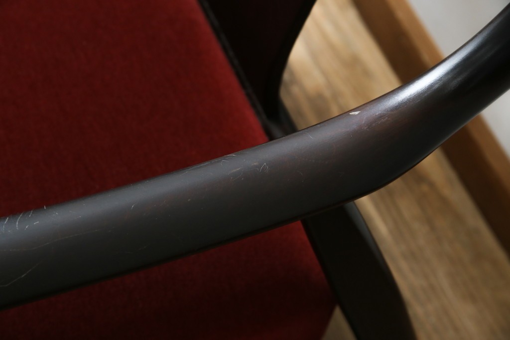 中古　松本民芸家具　#77型曲肘イスIII　なめらかな曲肘と直線的な背板の対比が美しい3人掛けソファ　定価約40万円　(R-085448)