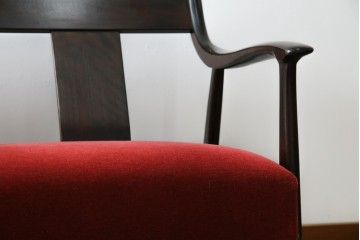 中古　松本民芸家具　#77型曲肘イスIII　なめらかな曲肘と直線的な背板の対比が美しい3人掛けソファ　定価約40万円　(R-085448)