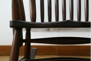 中古　美品　松本民芸家具　J型　くつろぎの時間にぴったりなロッキングチェア　定価約24万円　(R-085450)