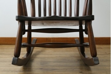 中古　美品　松本民芸家具　J型　くつろぎの時間にぴったりなロッキングチェア　定価約24万円　(R-085450)