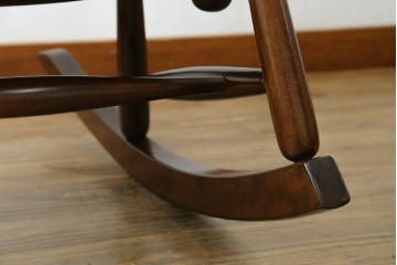 中古　美品　松本民芸家具　J型　くつろぎの時間にぴったりなロッキングチェア　定価約24万円　(R-085450)