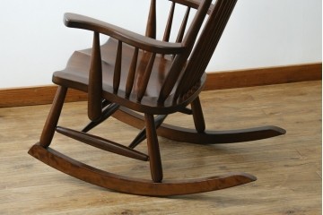 中古　美品　松本民芸家具　J型　くつろぎの時間にぴったりなロッキングチェア　定価約24万円　(R-085450)