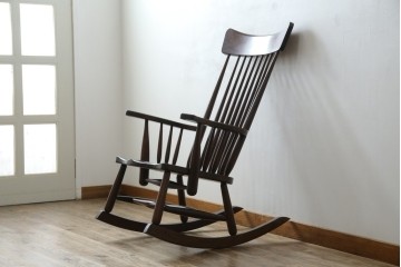 中古　美品　松本民芸家具　J型　くつろぎの時間にぴったりなロッキングチェア　定価約24万円　(R-085450)