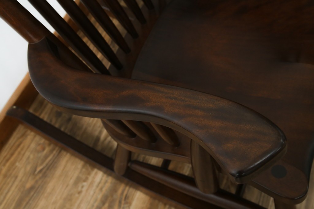 中古　美品　松本民芸家具　J型　くつろぎの時間にぴったりなロッキングチェア　定価約24万円　(R-085450)