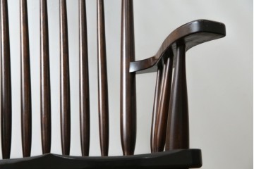 中古　美品　松本民芸家具　J型　くつろぎの時間にぴったりなロッキングチェア　定価約24万円　(R-085450)