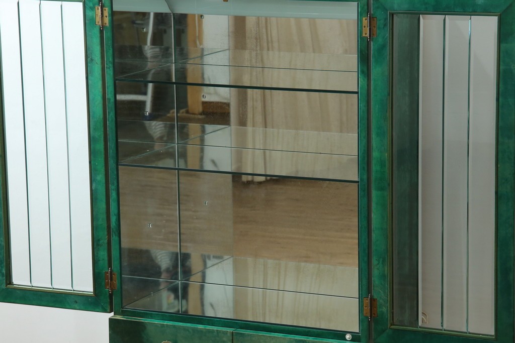 中古　美品!!　希少!!　イタリア高級家具　アルド・トゥーラ(ALDO TURA)　仔山羊革張り　独特の質感が際立つキャビネット　(R-085451)