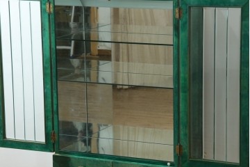 中古　美品!!　希少!!　イタリア高級家具　アルド・トゥーラ(ALDO TURA)　仔山羊革張り　独特の質感が際立つキャビネット　(R-085451)