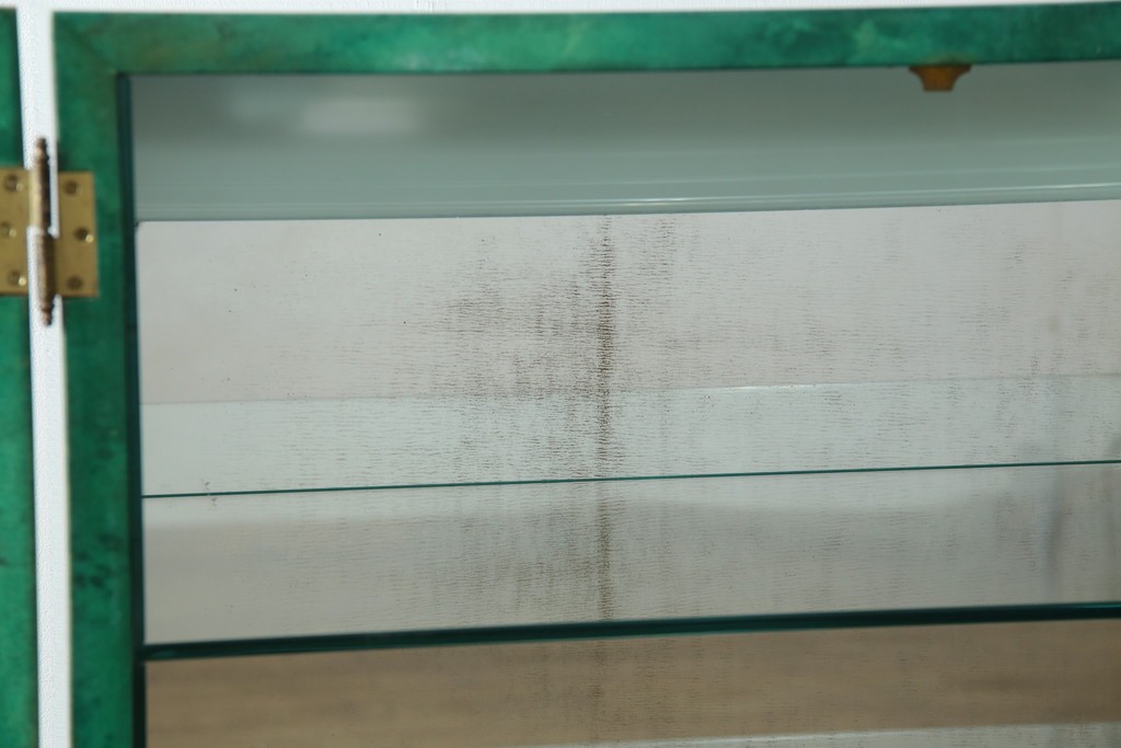 中古　美品!!　希少!!　イタリア高級家具　アルド・トゥーラ(ALDO TURA)　仔山羊革張り　独特の質感が際立つキャビネット　(R-085451)