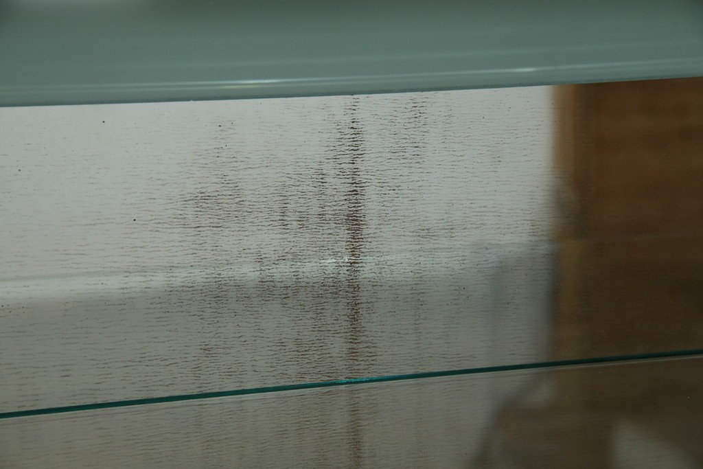 中古　美品!!　希少!!　イタリア高級家具　アルド・トゥーラ(ALDO TURA)　仔山羊革張り　独特の質感が際立つキャビネット　(R-085451)