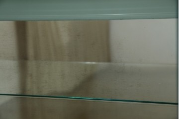 中古　美品!!　希少!!　イタリア高級家具　アルド・トゥーラ(ALDO TURA)　仔山羊革張り　独特の質感が際立つキャビネット　(R-085451)