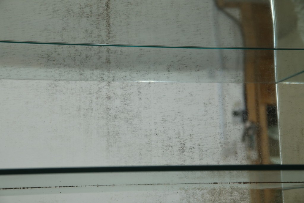 中古　美品!!　希少!!　イタリア高級家具　アルド・トゥーラ(ALDO TURA)　仔山羊革張り　独特の質感が際立つキャビネット　(R-085451)