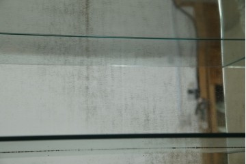 中古　美品!!　希少!!　イタリア高級家具　アルド・トゥーラ(ALDO TURA)　仔山羊革張り　独特の質感が際立つキャビネット　(R-085451)