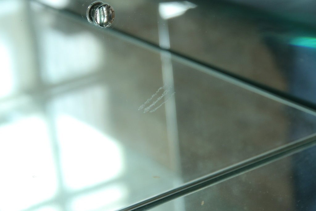 中古　美品!!　希少!!　イタリア高級家具　アルド・トゥーラ(ALDO TURA)　仔山羊革張り　独特の質感が際立つキャビネット　(R-085451)