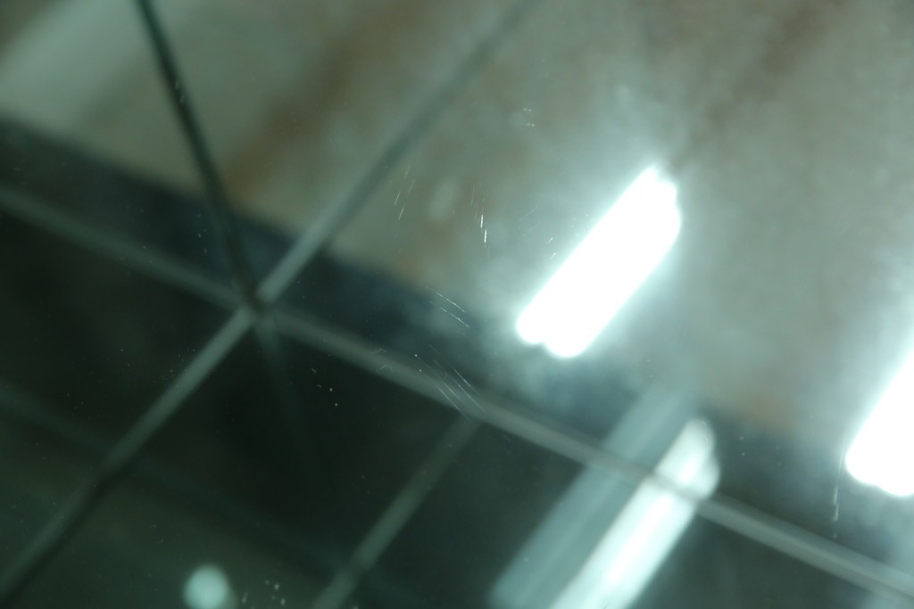 中古　美品!!　希少!!　イタリア高級家具　アルド・トゥーラ(ALDO TURA)　仔山羊革張り　独特の質感が際立つキャビネット　(R-085451)