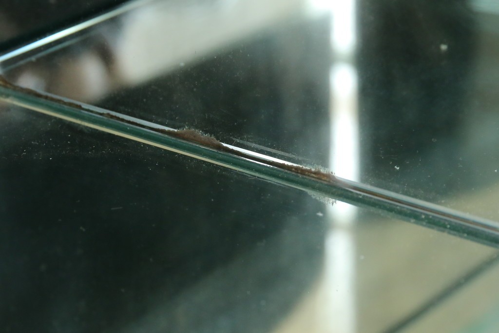 中古　美品!!　希少!!　イタリア高級家具　アルド・トゥーラ(ALDO TURA)　仔山羊革張り　独特の質感が際立つキャビネット　(R-085451)