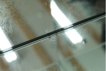 中古　美品!!　希少!!　イタリア高級家具　アルド・トゥーラ(ALDO TURA)　仔山羊革張り　独特の質感が際立つキャビネット　(R-085451)