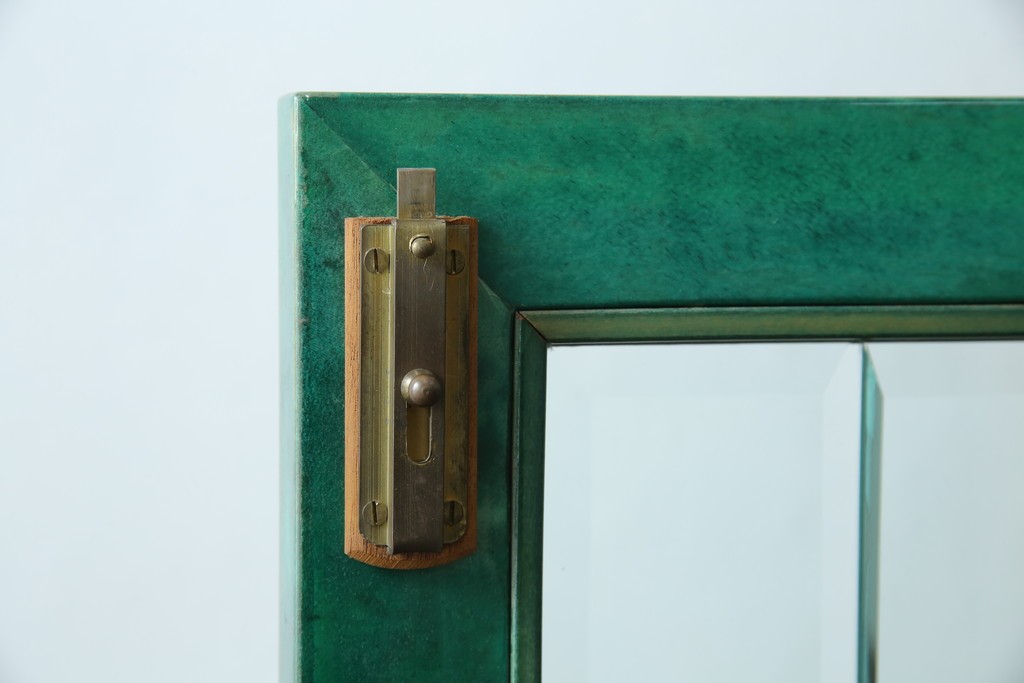 中古　美品!!　希少!!　イタリア高級家具　アルド・トゥーラ(ALDO TURA)　仔山羊革張り　独特の質感が際立つキャビネット　(R-085451)