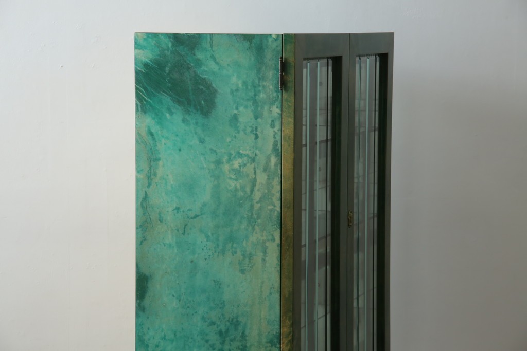 中古　美品!!　希少!!　イタリア高級家具　アルド・トゥーラ(ALDO TURA)　仔山羊革張り　独特の質感が際立つキャビネット　(R-085451)