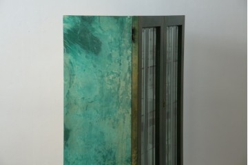 中古　美品!!　希少!!　イタリア高級家具　アルド・トゥーラ(ALDO TURA)　仔山羊革張り　独特の質感が際立つキャビネット　(R-085451)