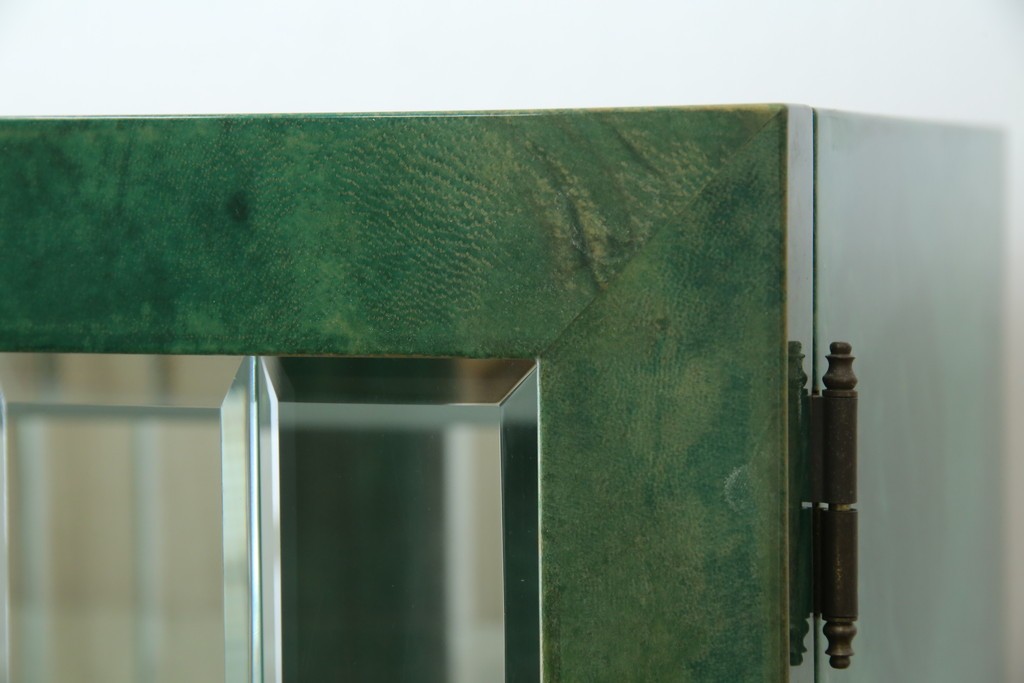 中古　美品!!　希少!!　イタリア高級家具　アルド・トゥーラ(ALDO TURA)　仔山羊革張り　独特の質感が際立つキャビネット　(R-085451)