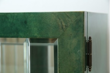 中古　美品!!　希少!!　イタリア高級家具　アルド・トゥーラ(ALDO TURA)　仔山羊革張り　独特の質感が際立つキャビネット　(R-085451)