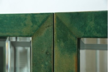 中古　美品!!　希少!!　イタリア高級家具　アルド・トゥーラ(ALDO TURA)　仔山羊革張り　独特の質感が際立つキャビネット　(R-085451)