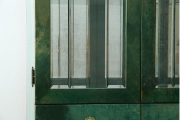 中古　美品!!　希少!!　イタリア高級家具　アルド・トゥーラ(ALDO TURA)　仔山羊革張り　独特の質感が際立つキャビネット　(R-085451)