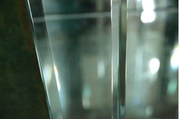 中古　美品!!　希少!!　イタリア高級家具　アルド・トゥーラ(ALDO TURA)　仔山羊革張り　独特の質感が際立つキャビネット　(R-085451)