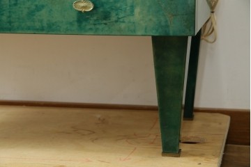 中古　美品!!　希少!!　イタリア高級家具　アルド・トゥーラ(ALDO TURA)　仔山羊革張り　独特の質感が際立つキャビネット　(R-085451)