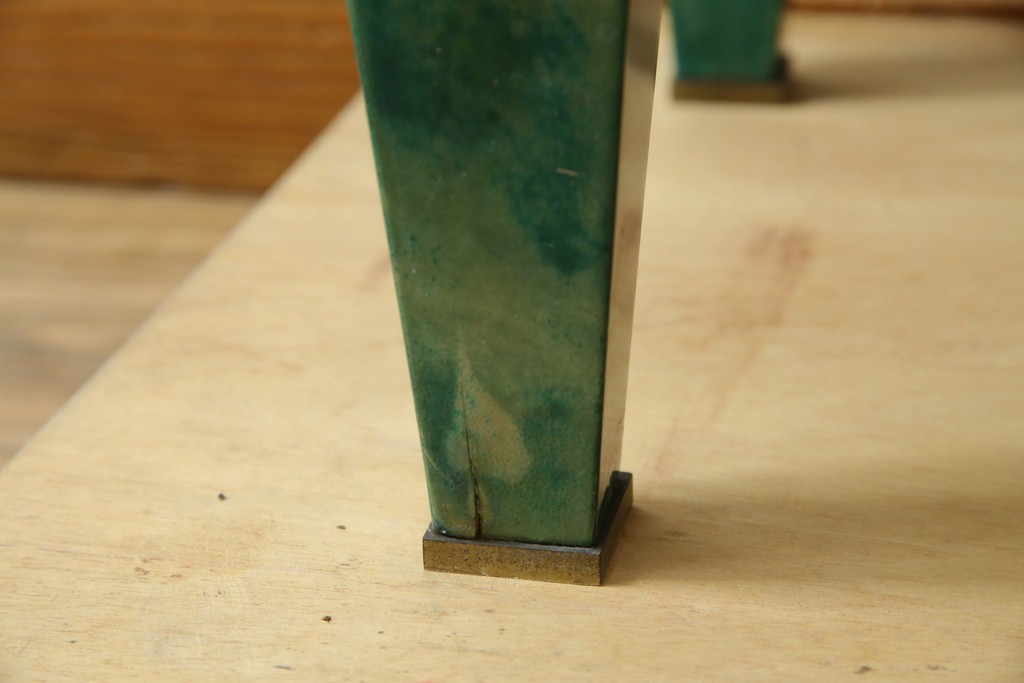 中古　美品!!　希少!!　イタリア高級家具　アルド・トゥーラ(ALDO TURA)　仔山羊革張り　独特の質感が際立つキャビネット　(R-085451)