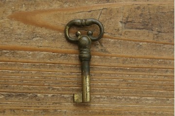 中古　美品!!　希少!!　イタリア高級家具　アルド・トゥーラ(ALDO TURA)　仔山羊革張り　独特の質感が際立つキャビネット　(R-085451)