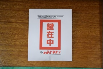 中古　美品!!　希少!!　イタリア高級家具　アルド・トゥーラ(ALDO TURA)　仔山羊革張り　独特の質感が際立つキャビネット　(R-085451)