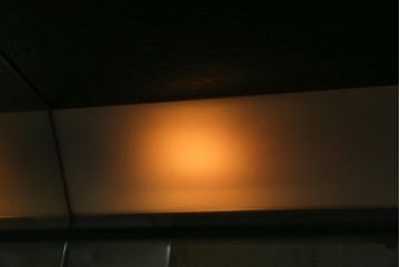 中古　美品!!　希少!!　イタリア高級家具　アルド・トゥーラ(ALDO TURA)　仔山羊革張り　独特の質感が際立つキャビネット　(R-085451)