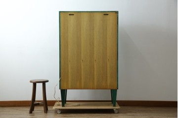 中古　美品!!　希少!!　イタリア高級家具　アルド・トゥーラ(ALDO TURA)　仔山羊革張り　独特の質感が際立つキャビネット　(R-085451)