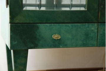 中古　美品!!　希少!!　イタリア高級家具　アルド・トゥーラ(ALDO TURA)　仔山羊革張り　独特の質感が際立つキャビネット　(R-085451)