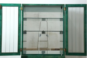 中古　美品!!　希少!!　イタリア高級家具　アルド・トゥーラ(ALDO TURA)　仔山羊革張り　独特の質感が際立つキャビネット　(R-085451)