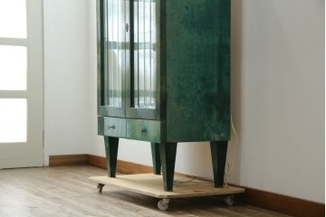 中古　美品!!　希少!!　イタリア高級家具　アルド・トゥーラ(ALDO TURA)　仔山羊革張り　独特の質感が際立つキャビネット　(R-085451)