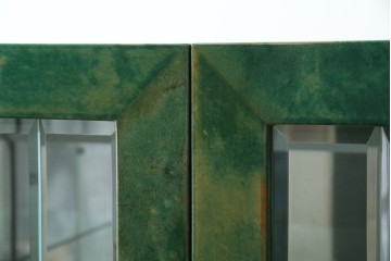 中古　美品!!　希少!!　イタリア高級家具　アルド・トゥーラ(ALDO TURA)　仔山羊革張り　独特の質感が際立つキャビネット　(R-085451)