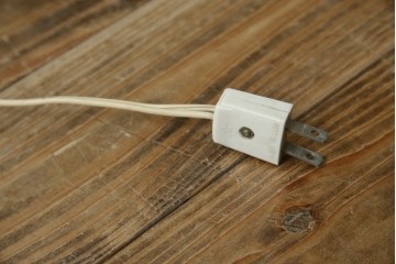 中古　美品!!　希少!!　イタリア高級家具　アルド・トゥーラ(ALDO TURA)　仔山羊革張り　独特の質感が際立つキャビネット　(R-085451)