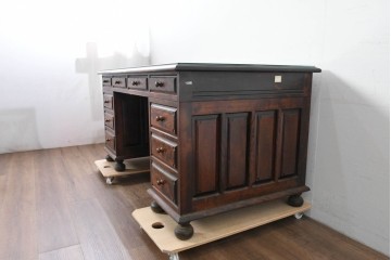 和製ヴィンテージ　松本民芸家具　クラシックな美を纏う重厚な佇まいのG型両袖机　定価約80万円相当　(R-085452)