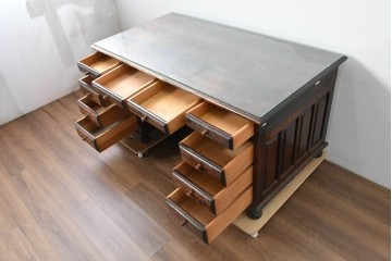 和製ヴィンテージ　松本民芸家具　クラシックな美を纏う重厚な佇まいのG型両袖机　定価約80万円相当　(R-085452)