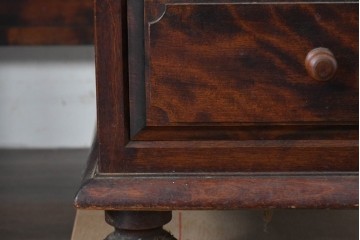 和製ヴィンテージ　松本民芸家具　クラシックな美を纏う重厚な佇まいのG型両袖机　定価約80万円相当　(R-085452)