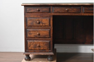 和製ヴィンテージ　松本民芸家具　クラシックな美を纏う重厚な佇まいのG型両袖机　定価約80万円相当　(R-085452)