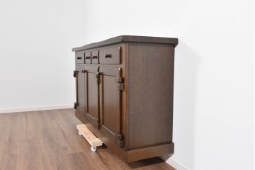 中古　美品　KASHIWA(柏木工)　WILDERNESS(ウィルダネス)シリーズ　K139　オーク材　味わい深い意匠のサイドボード　定価約39万円相当　(R-085455)