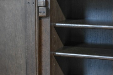 中古　美品　KASHIWA(柏木工)　WILDERNESS(ウィルダネス)シリーズ　K139　オーク材　味わい深い意匠のサイドボード　定価約39万円相当　(R-085455)