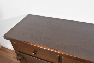 中古　美品　KASHIWA(柏木工)　WILDERNESS(ウィルダネス)シリーズ　K139　オーク材　味わい深い意匠のサイドボード　定価約39万円相当　(R-085455)