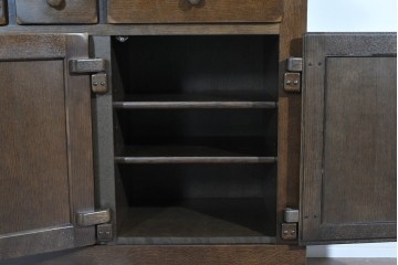 中古　美品　KASHIWA(柏木工)　WILDERNESS(ウィルダネス)シリーズ　K139　オーク材　味わい深い意匠のサイドボード　定価約39万円相当　(R-085455)