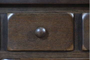 中古　美品　KASHIWA(柏木工)　WILDERNESS(ウィルダネス)シリーズ　K139　オーク材　味わい深い意匠のサイドボード　定価約39万円相当　(R-085455)